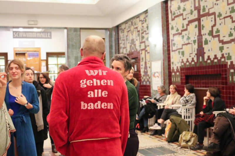 One of the screen-printed bathrobes realised for the occasion © Clara Hirschmanner